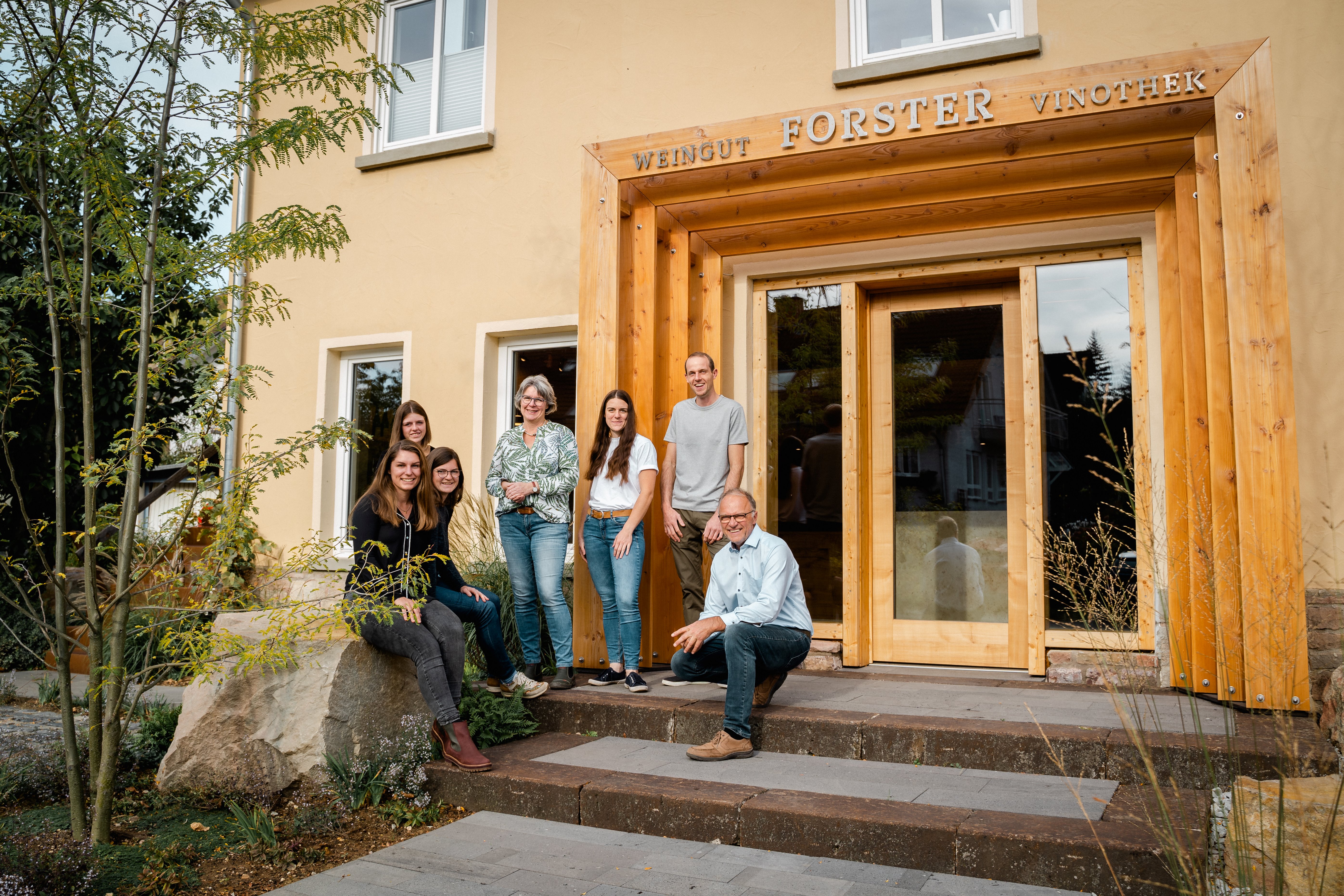 Weingut Axel Bauer zwei lachende Winzer